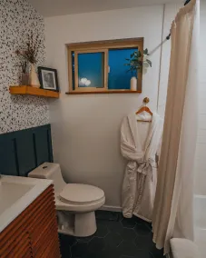 The Lightfoot Cabin Mid-Century Perfect Romantic Getaway Hot Tub|Sauna - Badeværelse