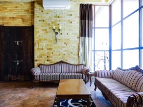 LSQ RJ Farms - Lobby