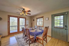 Walk to New River Access! Family Cabin w/ Deck - Interiør