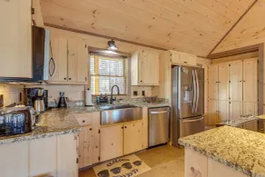 Cabin w/ Hot Tub & Sauna: 5 Mi to Dtwn Blue Ridge! - Interiør