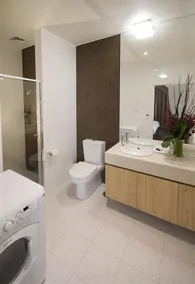 Majestic Old Lion Apartments - Bathroom