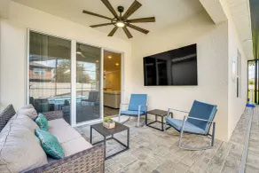 Relax, Play, Swim: Luxe Haines City Home w/ Lanai! - Intérieur