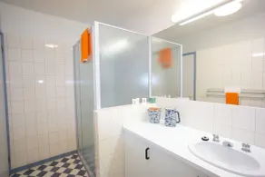 Pierview Apartments - Bathroom