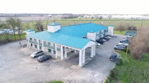 Deluxe Inn & Suites - Extérieur