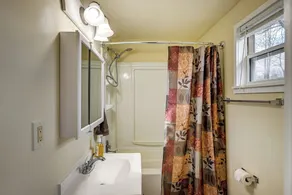 Ski & Hike/Shared Hot Tub: Cozy Whittier Retreat! - Innvendig