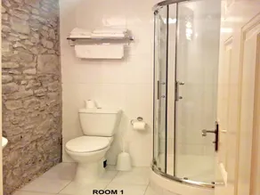 Donnybrook Townhouse - Bathroom