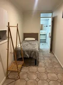 Innisfail Riverfront Motel - Room