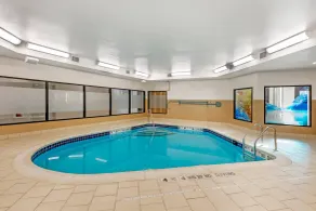 Comfort Inn & Suites Verona at Turning Stone Resort Casino - Piscina