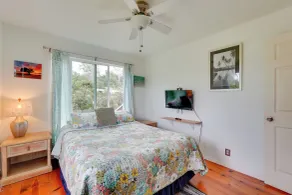 Breezy Kailua-Kona Bungalow w/ Lanai & Ocean View! - Interior