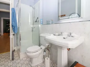 1A Carmelite Street - Bathroom