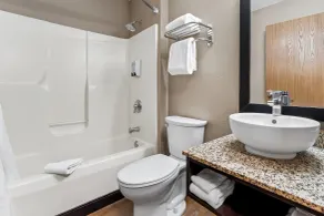 Red Roof Inn PLUS+ & Suites Malone - Bathroom