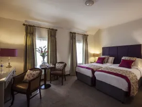Breffni Arms Hotel - Room