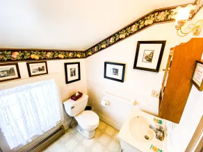 BUTLER HOUSE at The Cherry Creek Inn - Badezimmer