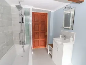 T'other End Arkle Town House - Bathroom
