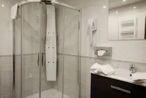 Hôtel De Grignan Vichy - Salle de bain