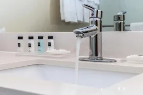Country Inn & Suites by Radisson, Erlanger - Cincinnati South - Salle de bain