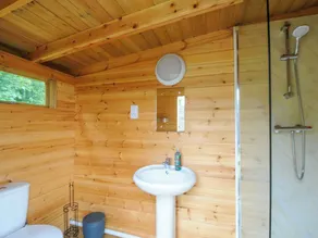 Mole Hole @ Penbugle Organic Farm - Bathroom