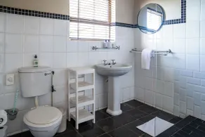 Harewood Lodge - Bathroom