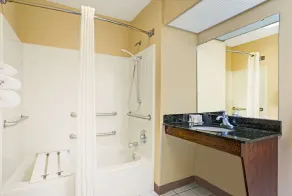 Baymont by Wyndham Smithfield - Salle de bain