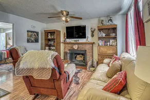 Walk to Dtwn Cloudcroft! Cozy Mtn Cabin w/ Hot Tub - Interior