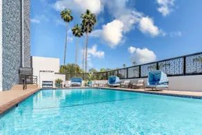 Hilton Pasadena - Piscine