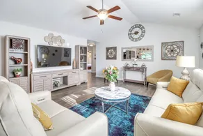 1 Mi to Shopping District: Chic Springfield Home - Interiør