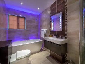 The White Hart Hotel, Boston, Lincolnshire - The Coaching Inn Group - Salle de bain