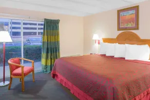 Days Inn by Wyndham Tallahassee University Center - Rum