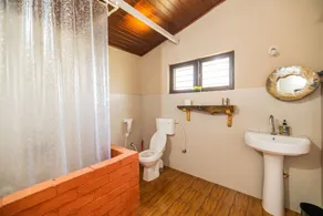 Alaya Stays Twisted Tree Suite 1-Room With Sit Out & Shared Pool - Badezimmer
