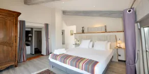 LE MAS DES COLOMBES Chambres d'hôtes B&B & SPA - Værelse