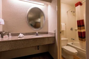 Red Roof Inn Pensacola - I-10 at Davis Highway - Casa de banho