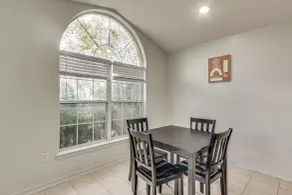 Explore Gulfport Beaches: Family Home w/ Yard - Interiör