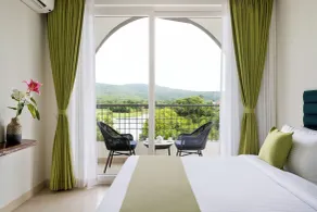 Stone Wood Hotel Amboli - Chambre
