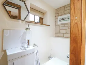 Apple Tree Cottage - Bathroom
