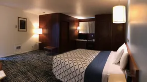 Curly Redwood Lodge - Chambre