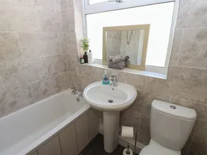 Bolton Terrace - 2 Bedrooms - Sleeps 4 - Bad