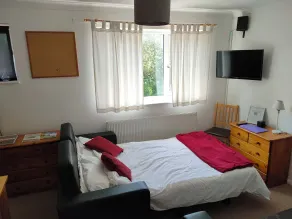The Worthys - Room