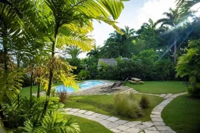 Naniki Cottages - Pool