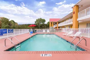 Days Inn by Wyndham Trenton - Pool