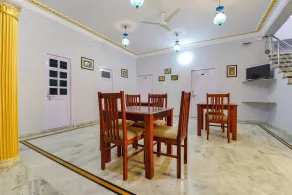 Fabhotel The Castle Homestay I - Restaurant