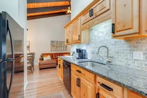 Lakeside Winter Walks! Idaho Condo w/ Resort Perks - Intérieur