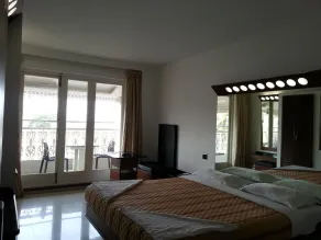 Lotus Bay View Hotel - Room