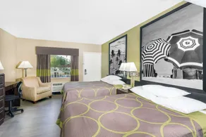 Super 8 by Wyndham Sarasota Near Siesta Key - Chambre