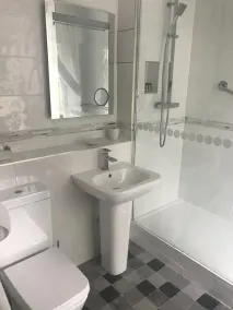 The White Hart Hotel - Bathroom