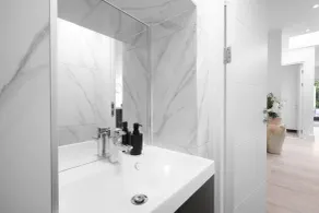 Modern 3 Bedroom, 2 Bathroom Home in Edgware - Bathroom