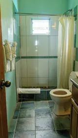 Lamblion Holiday Apartment - Bathroom