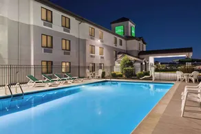Wingate by Wyndham Salisbury MD Airport North - Piscine