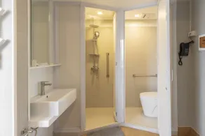 Selah Pods Hotel Manila - Bathroom