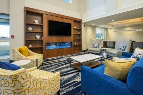 Comfort Inn & Suites - Hall