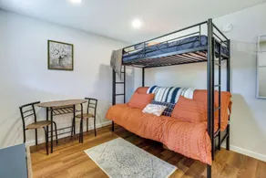 Hillsboro Hideaway w/ Private Hot Tub & Bunkhouse! - Interiör